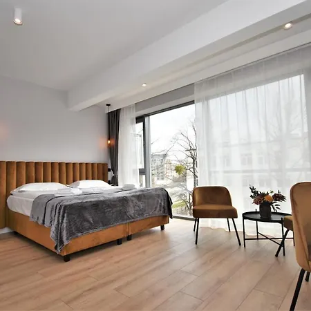 מלון דירות Patio Riverfront 4*