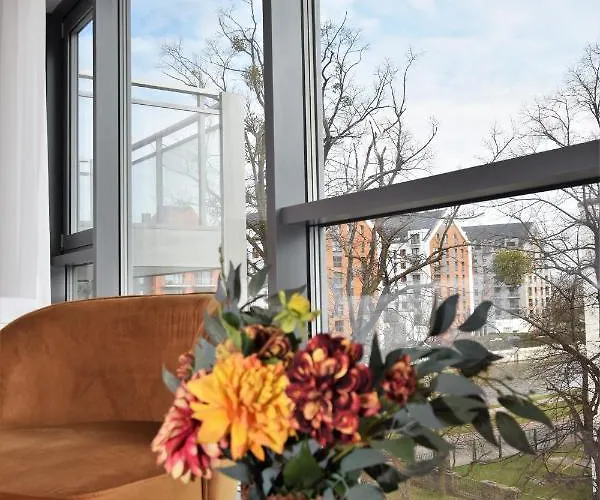 Patio Riverfront Lejlighedshotel 4*