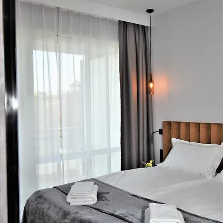 Patio Riverfront 4*