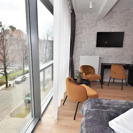 Patio Riverfront Aparthotel *